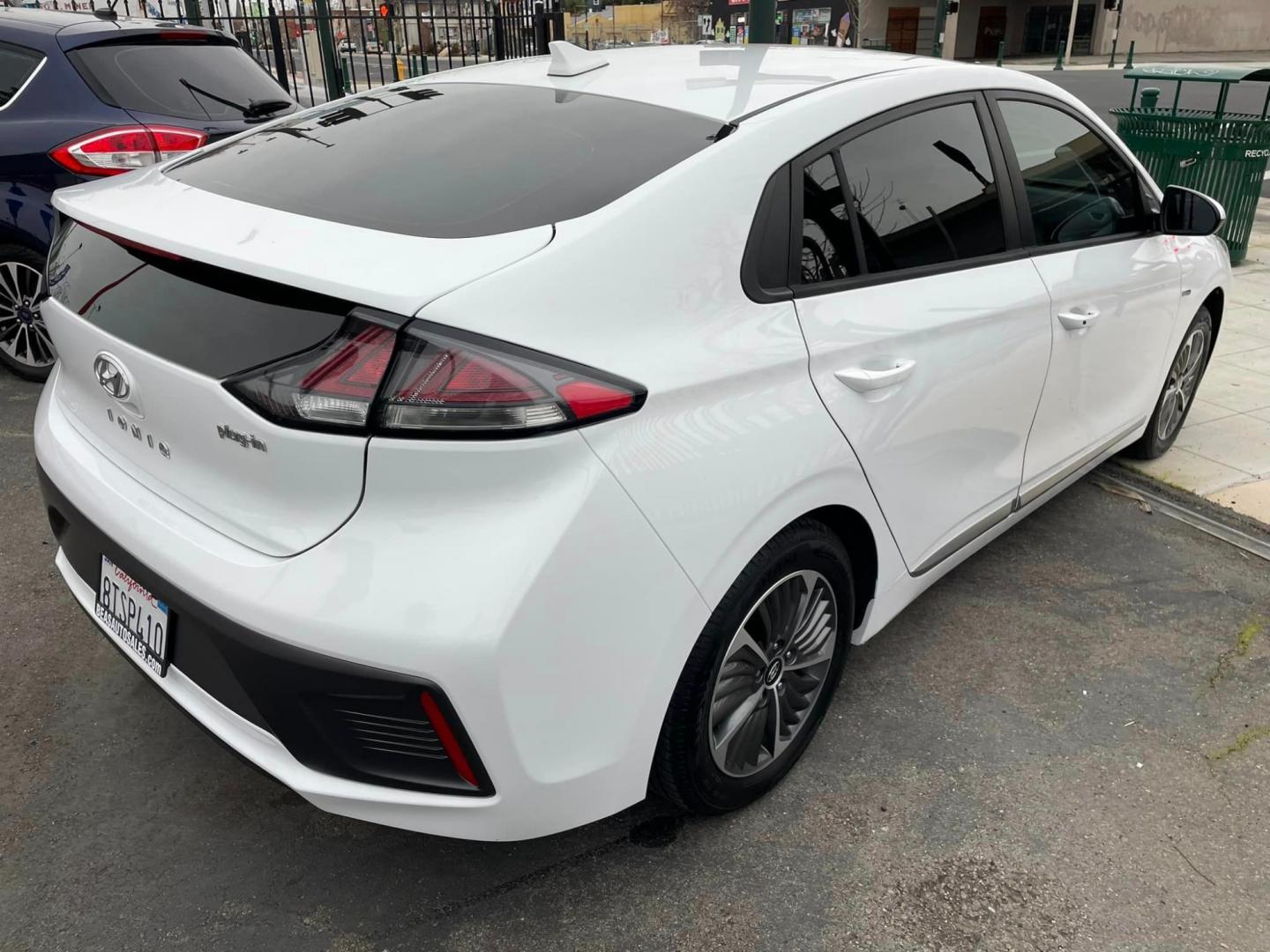 2020 WHITE /GRAY Hyundai Ioniq Plug-In Hybrid SE (KMHC65LD2LU) with an 1.6L L4 DOHC 16V HYBRID engine, 6A transmission, located at 744 E Miner Ave, Stockton, CA, 95202, (209) 944-5770, 37.956863, -121.282082 - Photo#13